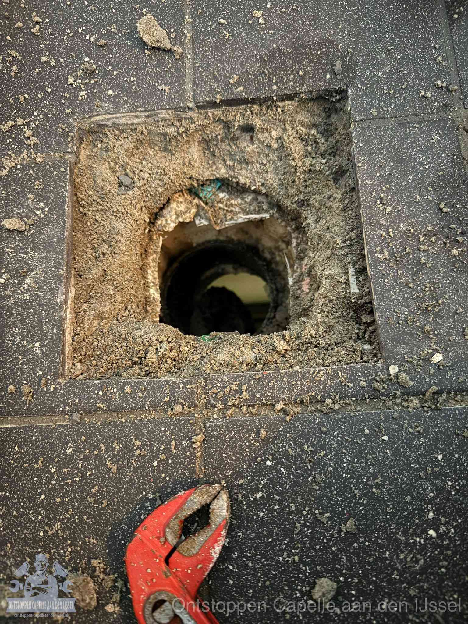 Rioolputje erfgrens eigendom in Capelle aan den IJssel